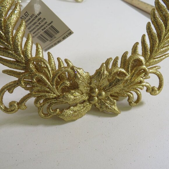 Unique Wreath and Swirly arching pieces (Fairy or Victorian Feel) Glittered - Picture 2 of 12